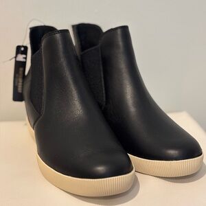 NWT Sorel Out N About Slip On Wedge - Chelsea Boots - Waterproof